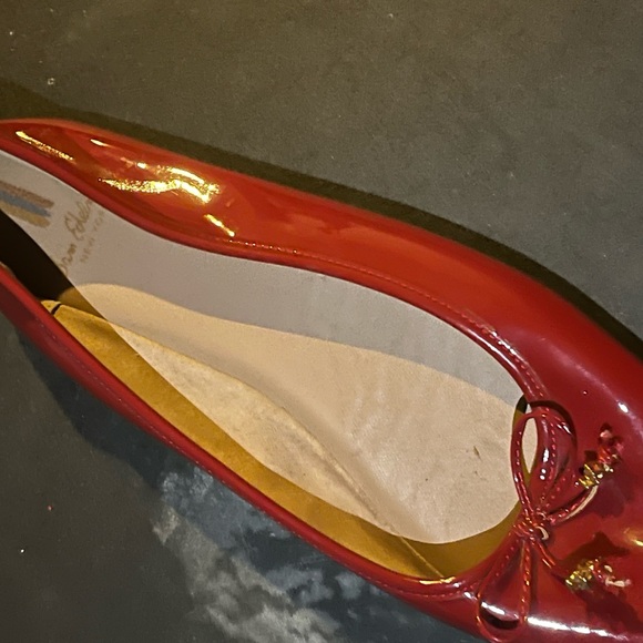 Chic Red Patent Leather Flats - Picture 6 of 7